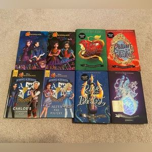 Disney Descendants Book Bundle (8 Books)